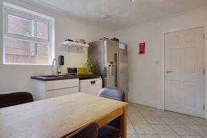 Kitchen/Breakfast Room- click for photo gallery